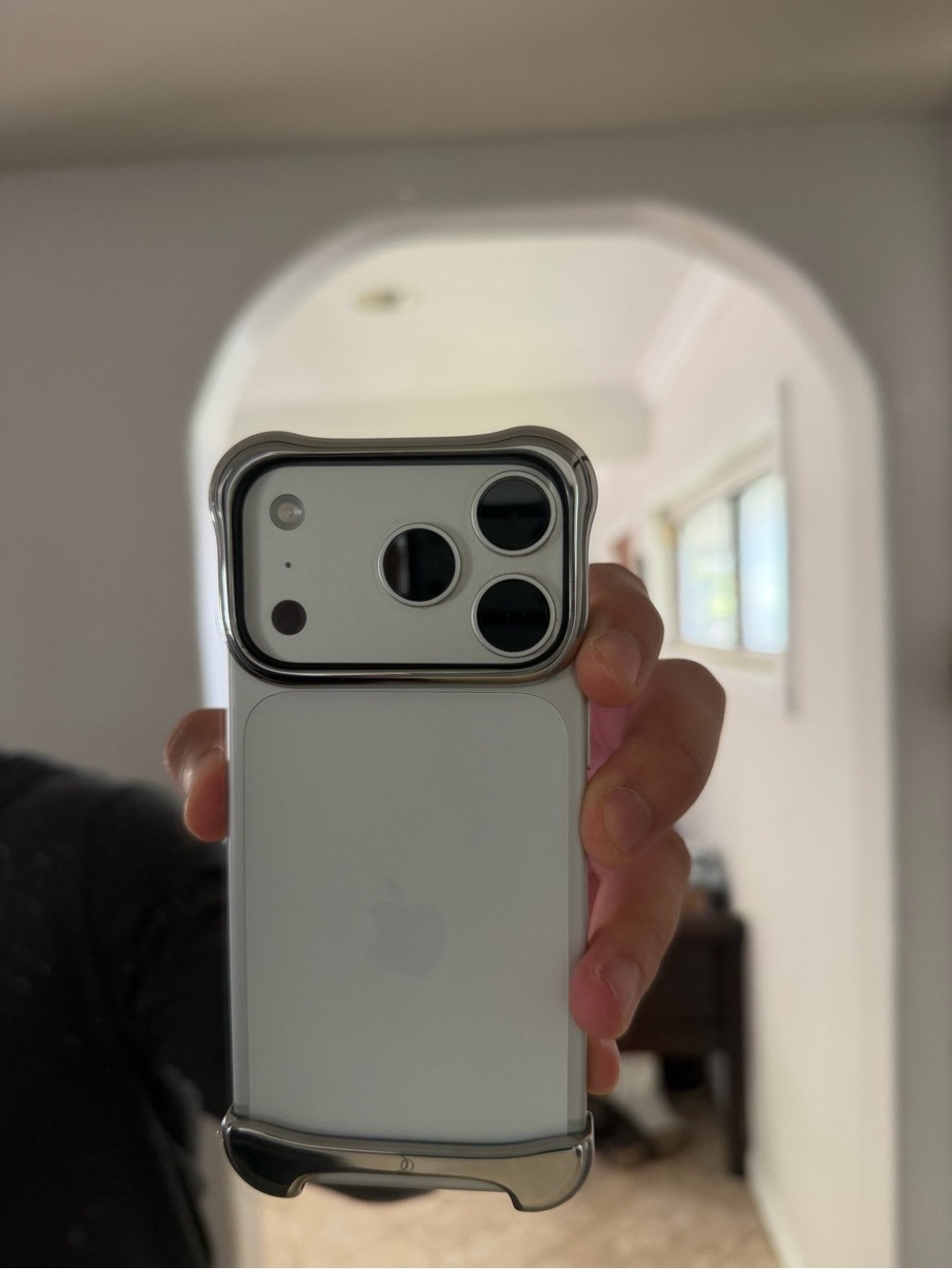 ARC PULSE IPHONE 17 PRO CASE